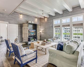 Stunning Cinnamon Shore Home w/ Lake View & Access to Resort-Like Amenities - Port Aransas - Lounge