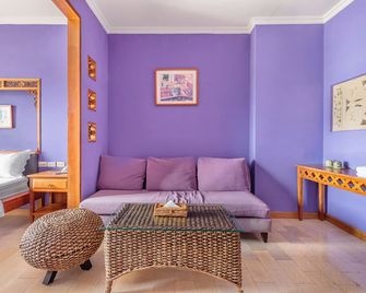 Golden Ocean Azure Hotel - Hengchun Township - Вітальня