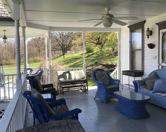 Idyllic Lakeside Victorian Farmhouse - Rock Stream - Balcony