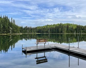 Trailside at Middle Pond - Pittsburg - Piscina