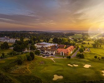 De Vere Wokefield Estate - Reading - Exterior