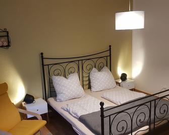 FeWo -Kleines Moselglück- in Winningen bei Koblenz - Winningen - Schlafzimmer