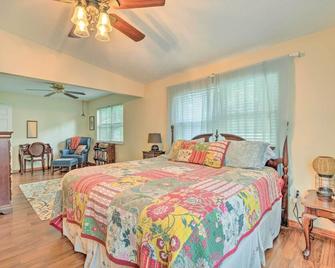 Waterfront Inglis Getaway about 5 Mi to the Gulf! - Yankeetown - Habitación