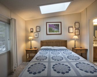 42R Rosenberg's Creekside Cabin - North Wawona - Habitación