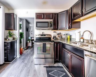 Jungle House Modern Lofts - Arena District & Short North - Columbus - Phòng bếp