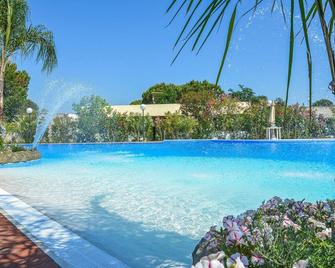 Lively vacation apartment on the coast of Basilicata. - Metaponto - Piscina