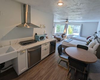 Sierra Blue Hotel & Swim Club - Big Bear Lake - Cocina