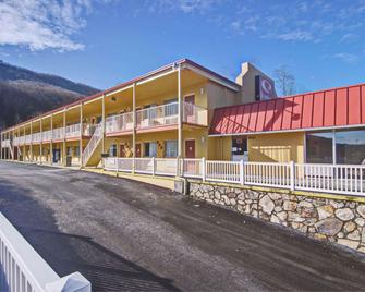 Econo Lodge Near Bluefield College - Bluefield - Building