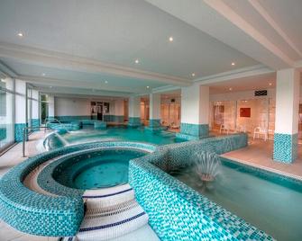 Két Korona Konferencia és Wellness Hotel - Balatonföldvár - Piscină