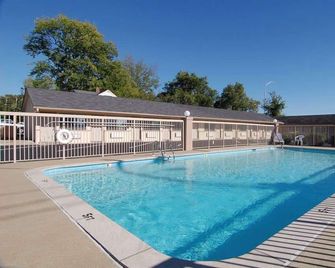 Rodeway Inn Goodlettsville South - Goodlettsville - Zwembad