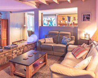 Luxury villa with heated pool and tennis court - Montclus - Sala de estar