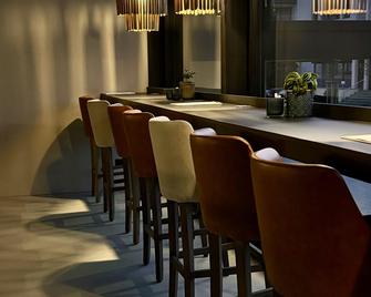 لاند هاوس آم جيسين - فادوز - بار