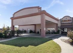 Quality Inn & Suites - Paragould - Bâtiment