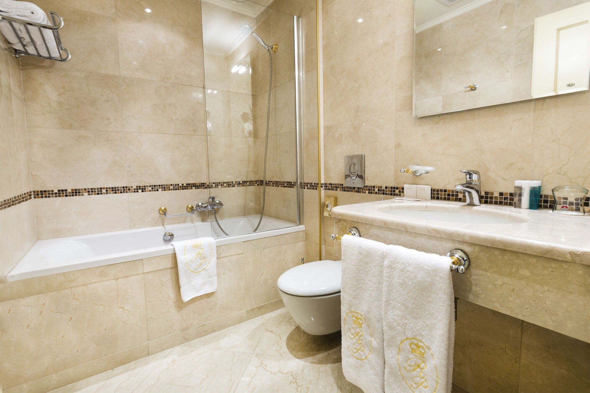 Luxury Family Hotel Royal Palace - פראג - חדר רחצה