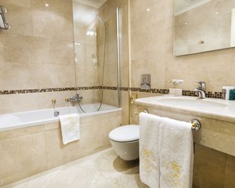 Luxury Family Hotel Royal Palace - Praga - Baño