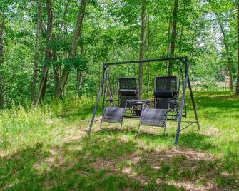 Cozy Waterfall Oasis + Firepit - East Durham - Patio