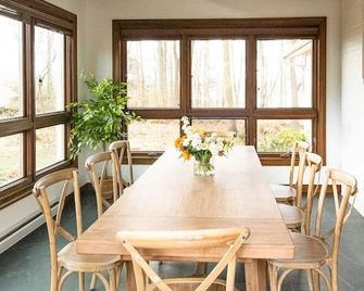 Wooded Cottage in Elizabethtown With Hot - Elizabethtown - Eetruimte