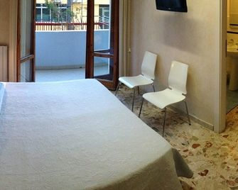 Mare Nostrum Petit Hotel - Pozzallo - Habitación