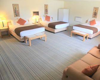 Bryce Zion Inn Family room w/2 bathrooms. Sleeps 6 - Hatch - Schlafzimmer