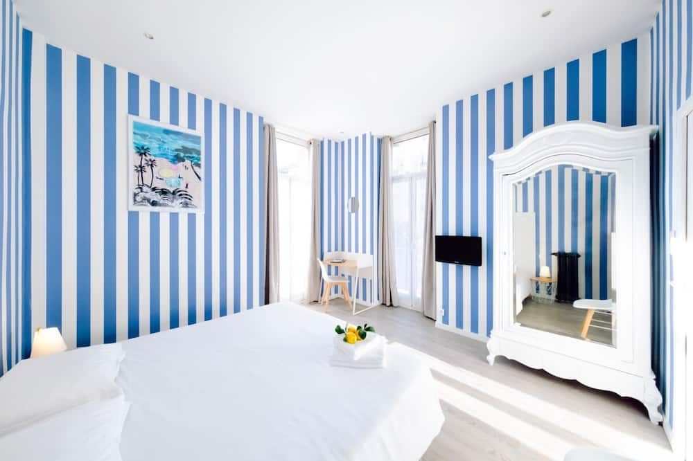 هوتل ليمون - منتون - غرفة نوم