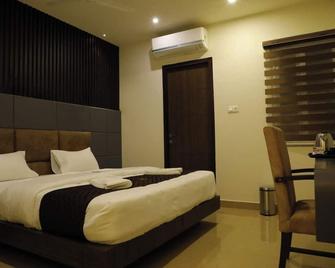 Senthur Inn Vellore - Vellore - Bedroom