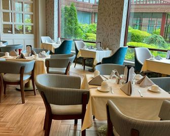 DoubleTree by Hilton New York LaGuardia Airport - Queens - Restaurant
