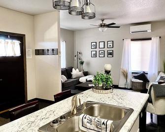 Adorable - Gateway to the Black Hills - easy access - Hermosa - Comedor