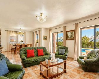 Luxury Carvoeiro Villa Villa Fragrancia Dois 4 Bedroom Villa Gated Pool - Lagoa - Living room