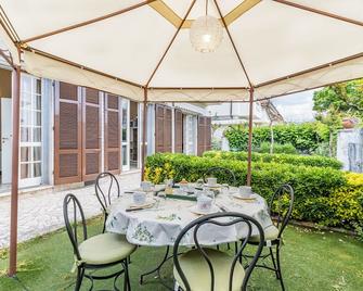 Casa Lidia 900m From Sea - Happy Rentals - Lido di Camaiore - Innenhof