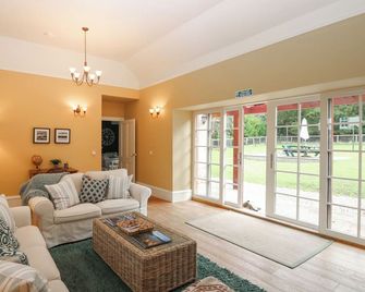 The Old Laundry Cottage - Perth - Living room