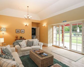 The Old Laundry Cottage - Perth - Living room