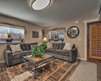 Salt Lake City Area Apt. w/ Game Room + Hot Tub - Bluffdale - Sala de estar