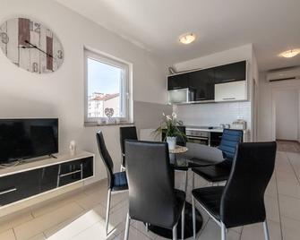 Apartments Fun - Novalja - Dining room