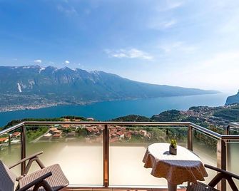 Hotel Pineta Campi - Tremosine - Balkong