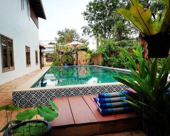 Angkor Dino B&B - Ciudad de Siem Riep - Pileta