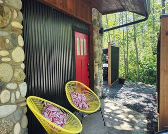 One Night Stays Available Oct - Feb Wilsea Hideaway, Beautiful Nanoose Bay - Nanoose Bay - Patio