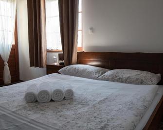 Hotel Lug - Bilje - Bedroom