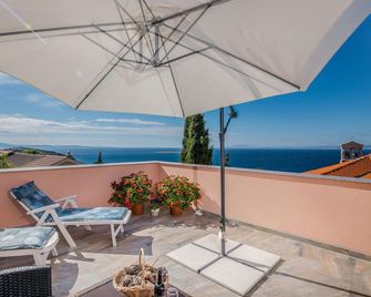 Lovely apartment in Stara Baska with WiFi - Stara Baška - Balcón