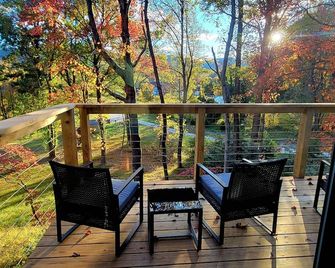 Piedmont Grove - Roseland - Balcón