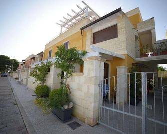 Toto Residence - Torre Lapillo - Edificio