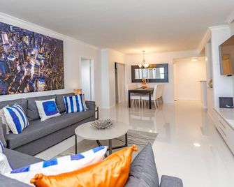 Ocean Beach Condo 3BR On the Sand 911 - Fort Lauderdale