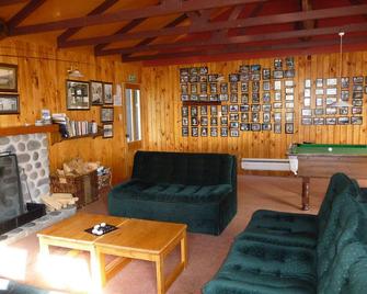 Sportsmans Lodge - Turangi - Living room