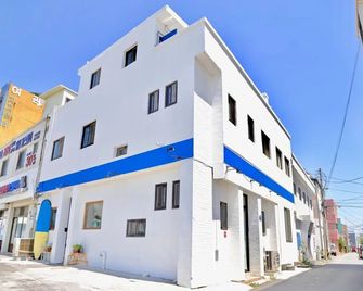 Weekenders - Gangneung - Building