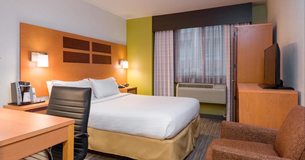 Holiday Inn Express New York City Times Square from $88. New York Hotel  Deals & Reviews - KAYAK