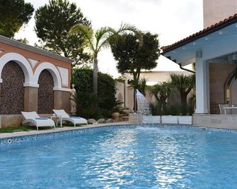 Foglie D' Acqua - Bisceglie - Piscina