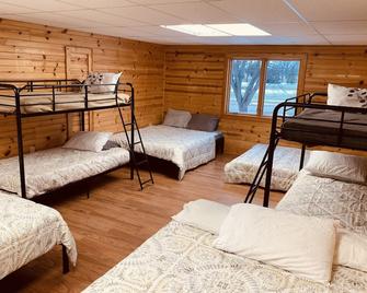 Gorgeous Lakehouse with Finished Barn - Sleeps 20+ - Nashua - Bedroom