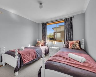 Harbour Lights Holiday Units - Merimbula - Bedroom