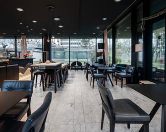 ماي 4 وولز سيرفيسد أبارتمنتس هامبرغ - هامبورغ - مطعم