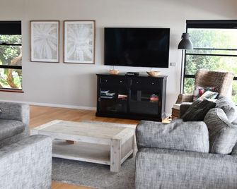Coryule Crescent Head - Crescent Head - Living room