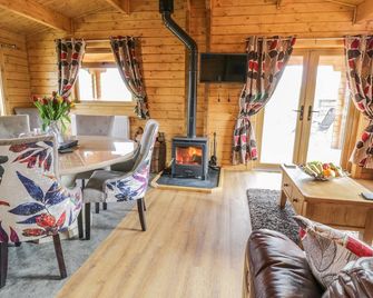 Manor Farm Lodges - Red Kite Lodge - Newtown - Comedor